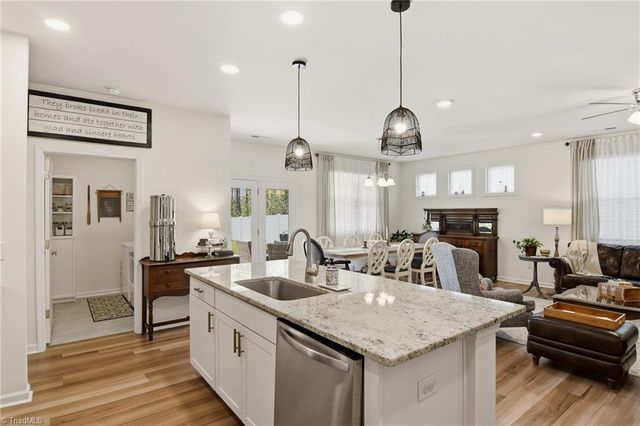 5138 Garnet Hill Drive, Clemmons, NC 27012
