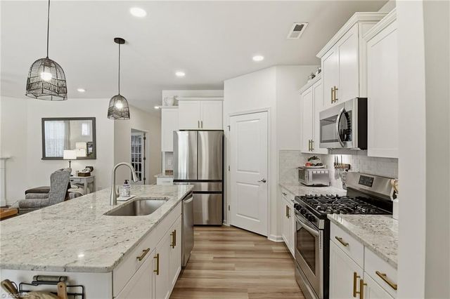5138 Garnet Hill Drive, Clemmons, NC 27012