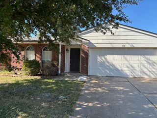 512 Hollyberry Drive, Mansfield, TX 76063