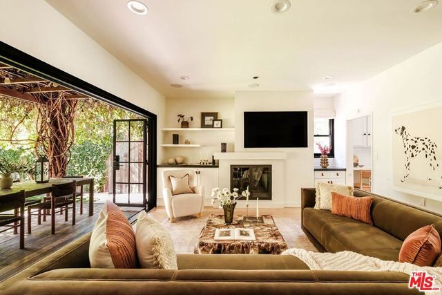 331 N Kilkea Drive, Los Angeles, CA 90048