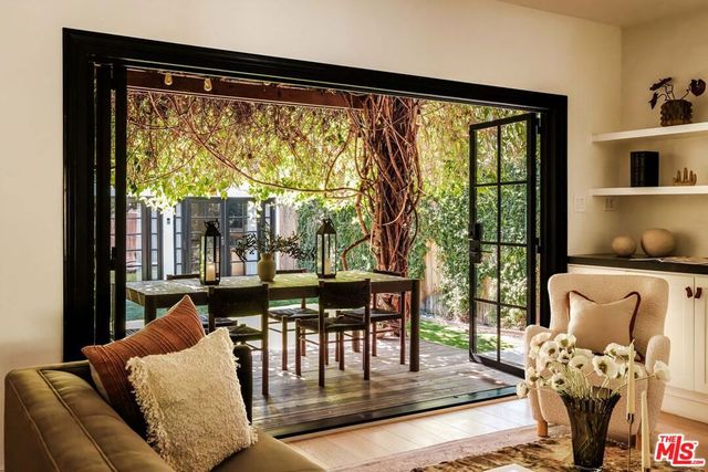 331 N Kilkea Drive, Los Angeles, CA 90048