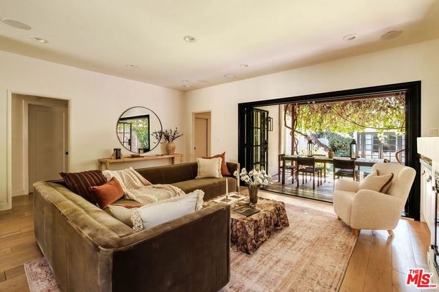 331 N Kilkea Drive, Los Angeles, CA 90048