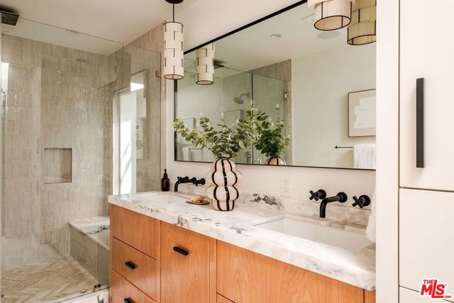 331 N Kilkea Drive, Los Angeles, CA 90048