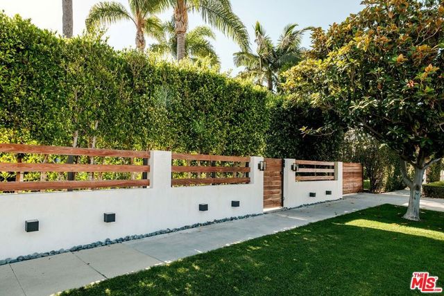 331 N Kilkea Drive, Los Angeles, CA 90048