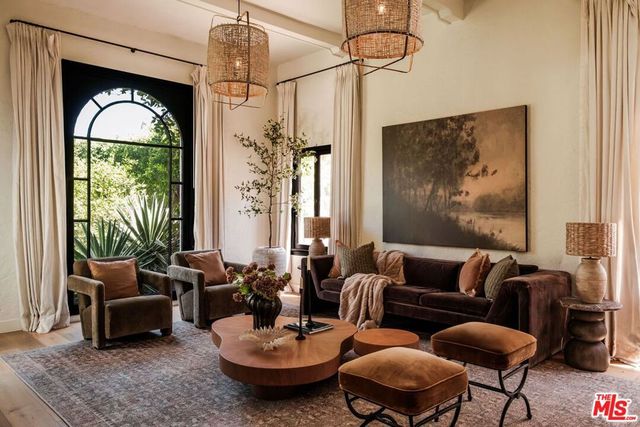 331 N Kilkea Drive, Los Angeles, CA 90048