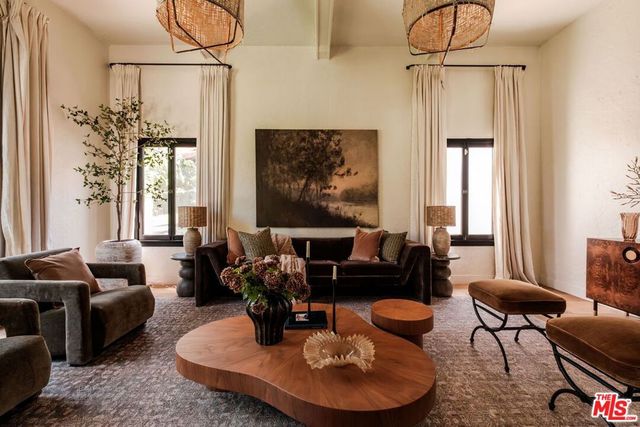 331 N Kilkea Drive, Los Angeles, CA 90048
