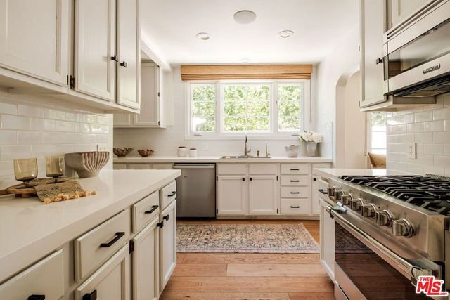 331 N Kilkea Drive, Los Angeles, CA 90048