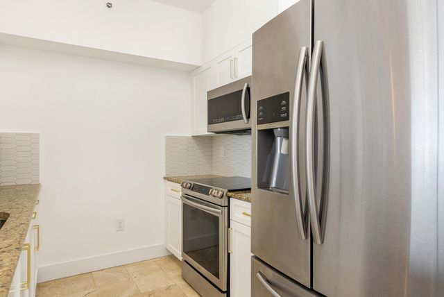 616 Clearwater Park Road 1107, West Palm Beach, FL 33401