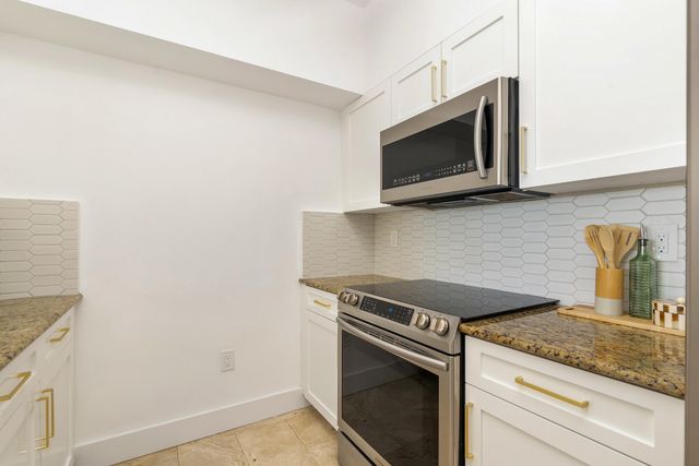 616 Clearwater Park Road 1107, West Palm Beach, FL 33401