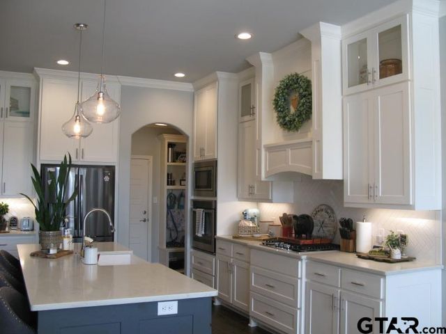 118 Nathan Dr, Chandler, TX 75758