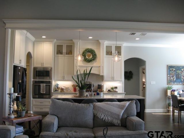 118 Nathan Dr, Chandler, TX 75758