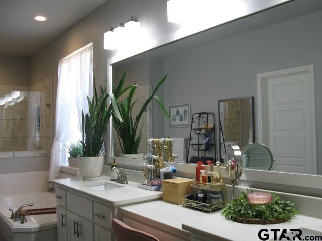 118 Nathan Dr, Chandler, TX 75758