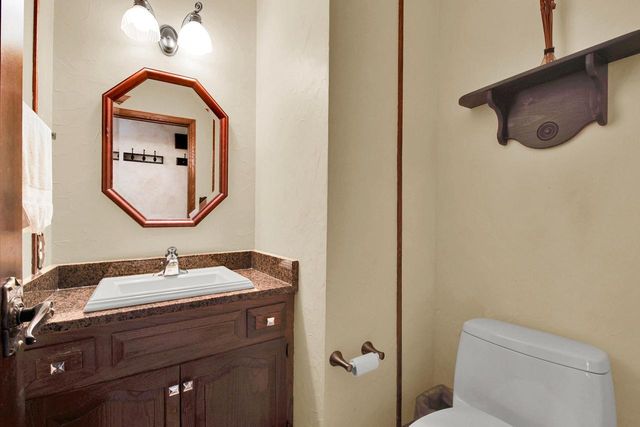 2550 Harmony CIRCLE, Brookfield, WI 53045