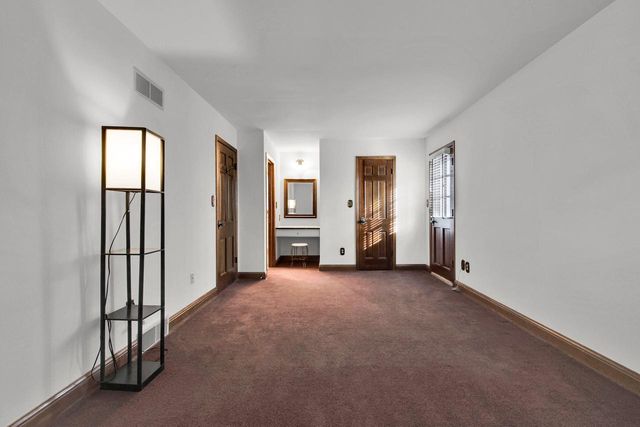 2550 Harmony CIRCLE, Brookfield, WI 53045