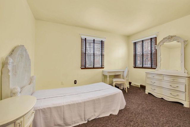 2550 Harmony CIRCLE, Brookfield, WI 53045