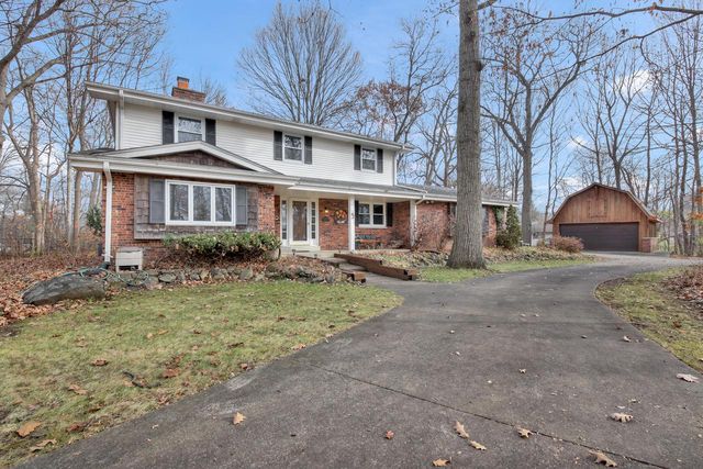 2550 Harmony CIRCLE, Brookfield, WI 53045