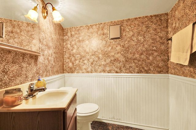 2550 Harmony CIRCLE, Brookfield, WI 53045