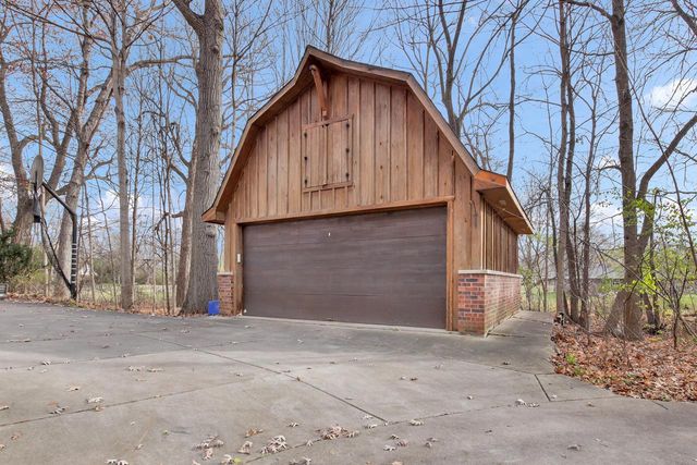 2550 Harmony CIRCLE, Brookfield, WI 53045