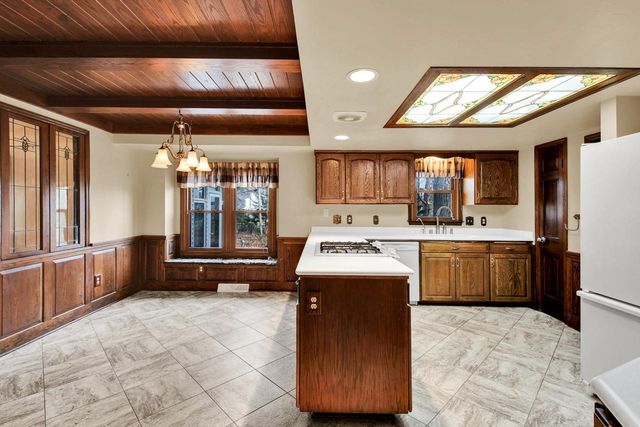 2550 Harmony CIRCLE, Brookfield, WI 53045