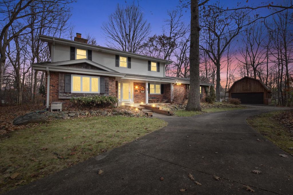 2550 Harmony CIRCLE, Brookfield, WI 53045