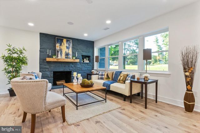 2213 WINDSOR CIR, Broomall, PA 19008