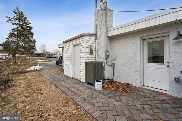 2213 WINDSOR CIR, Broomall, PA 19008