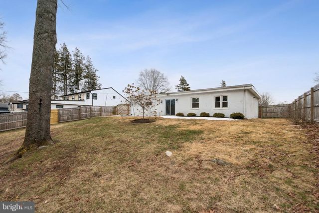 2213 WINDSOR CIR, Broomall, PA 19008