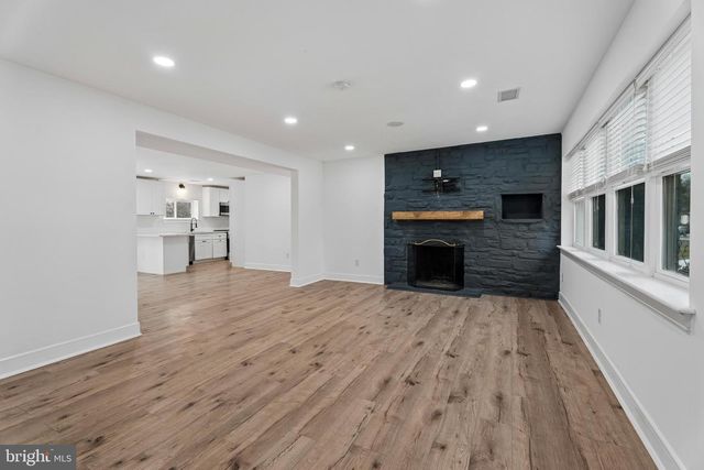 2213 WINDSOR CIR, Broomall, PA 19008