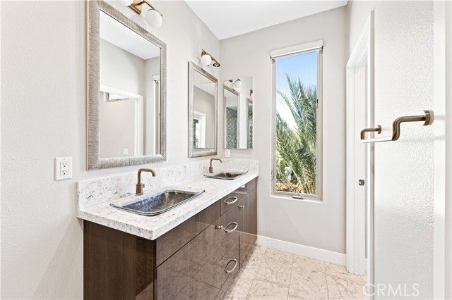 39 Ebb Tide Cir, Newport Beach, CA 92663