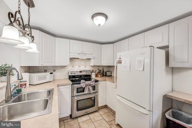 151 S LAKE DR, Lake Harmony, PA 18624