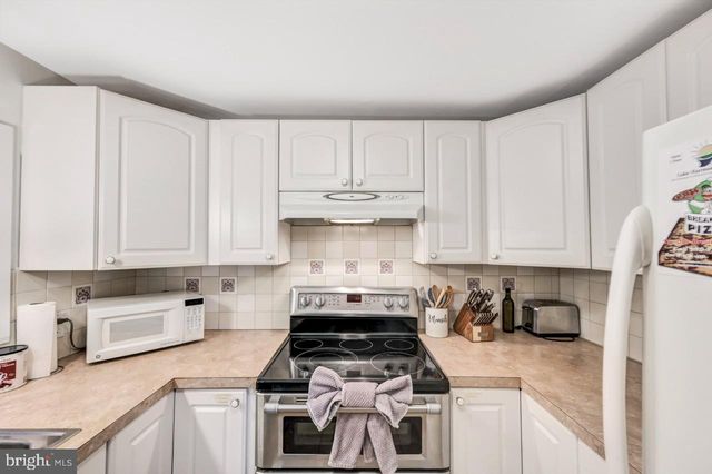 151 S LAKE DR, Lake Harmony, PA 18624