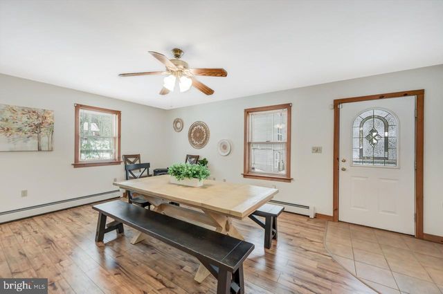 151 S LAKE DR, Lake Harmony, PA 18624