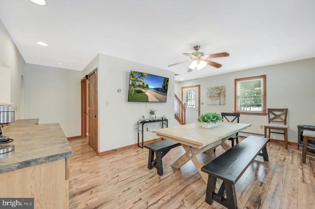 151 S LAKE DR, Lake Harmony, PA 18624