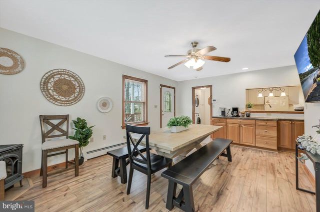 151 S LAKE DR, Lake Harmony, PA 18624