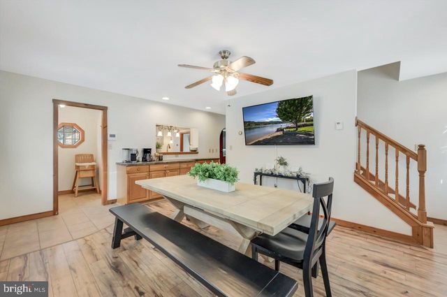 151 S LAKE DR, Lake Harmony, PA 18624