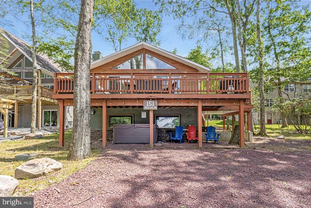 151 S LAKE DR, Lake Harmony, PA 18624