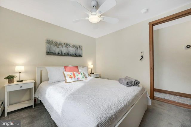 151 S LAKE DR, Lake Harmony, PA 18624