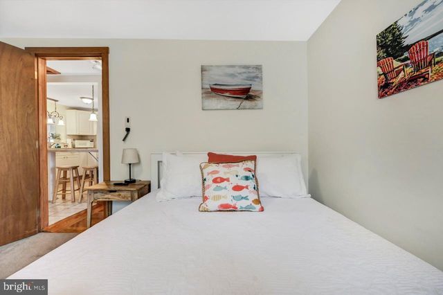 151 S LAKE DR, Lake Harmony, PA 18624