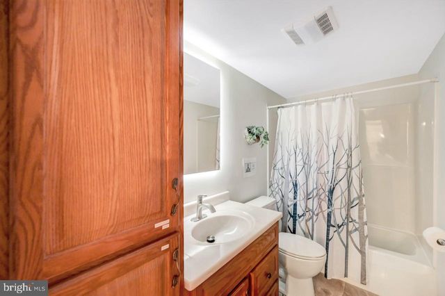 151 S LAKE DR, Lake Harmony, PA 18624