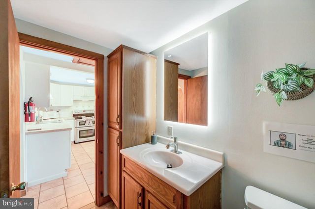 151 S LAKE DR, Lake Harmony, PA 18624