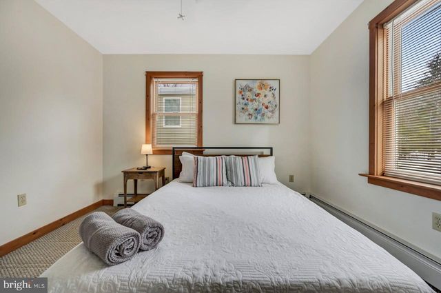 151 S LAKE DR, Lake Harmony, PA 18624