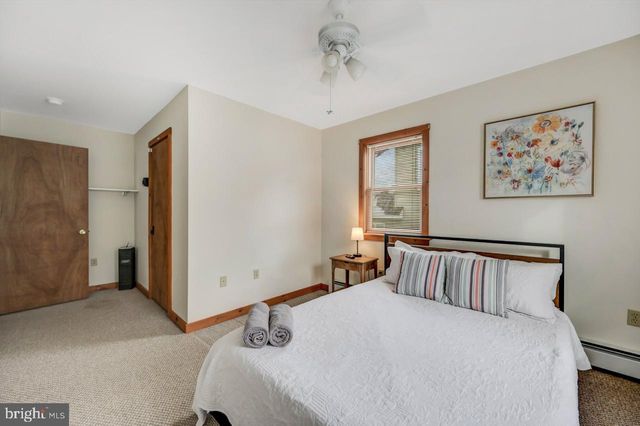 151 S LAKE DR, Lake Harmony, PA 18624