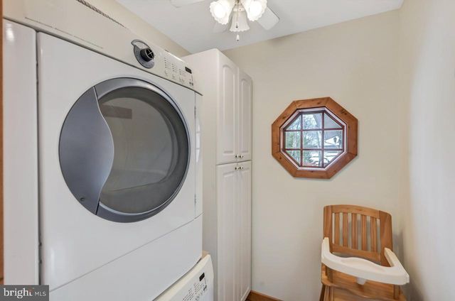 151 S LAKE DR, Lake Harmony, PA 18624