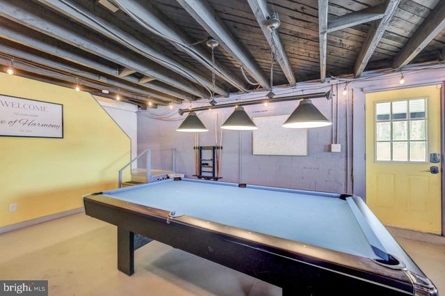 151 S LAKE DR, Lake Harmony, PA 18624