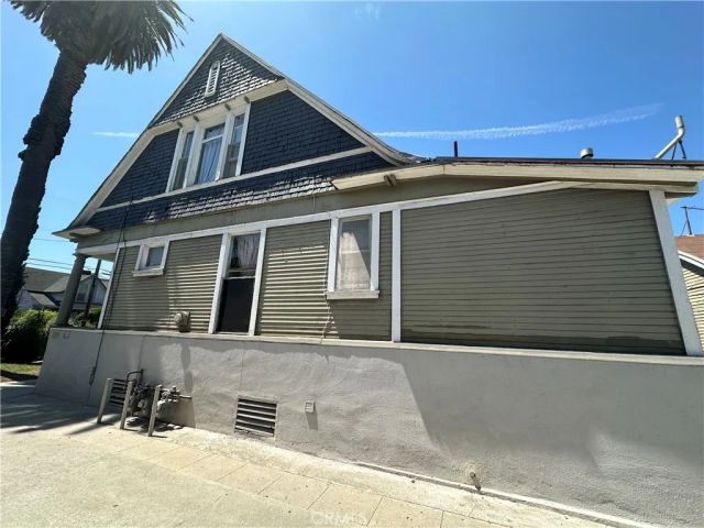 1497 W 27th, Los Angeles, CA 90007