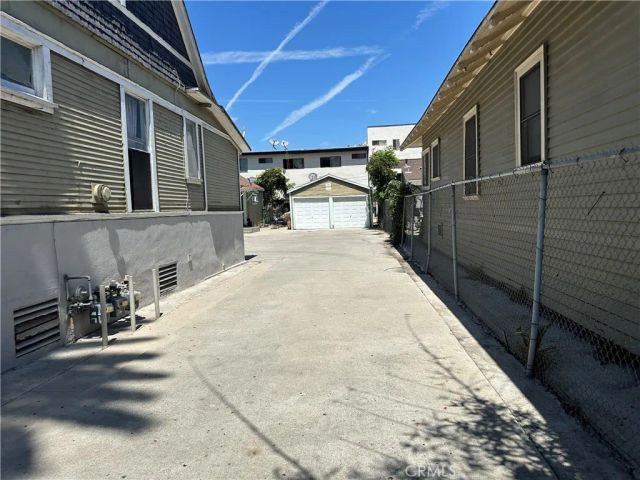 1497 W 27th, Los Angeles, CA 90007