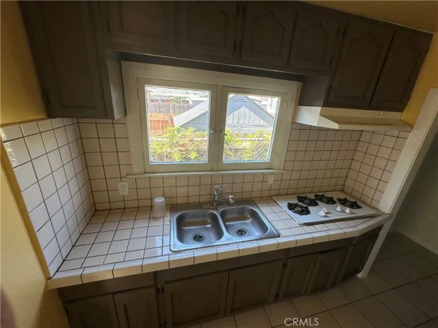 1497 W 27th, Los Angeles, CA 90007