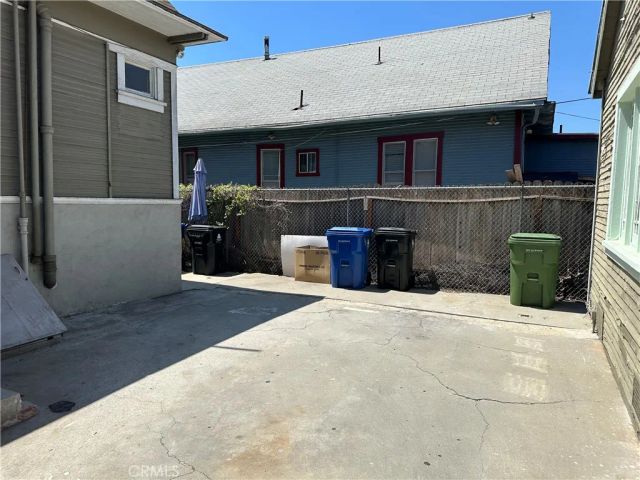 1497 W 27th, Los Angeles, CA 90007