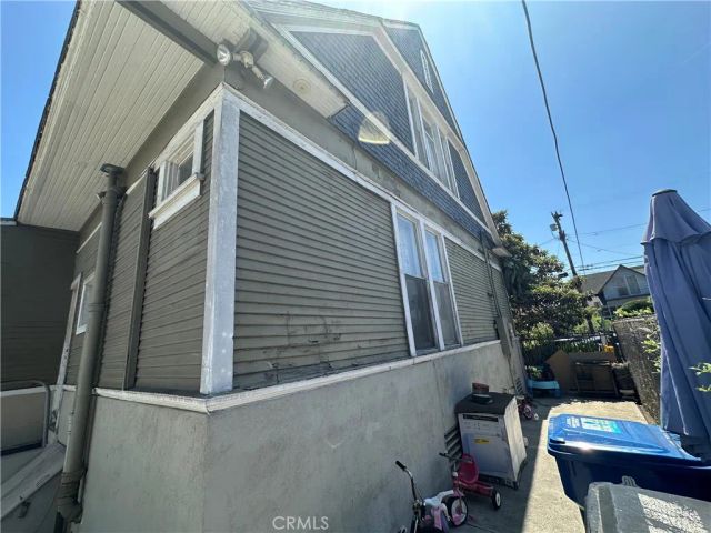 1497 W 27th, Los Angeles, CA 90007