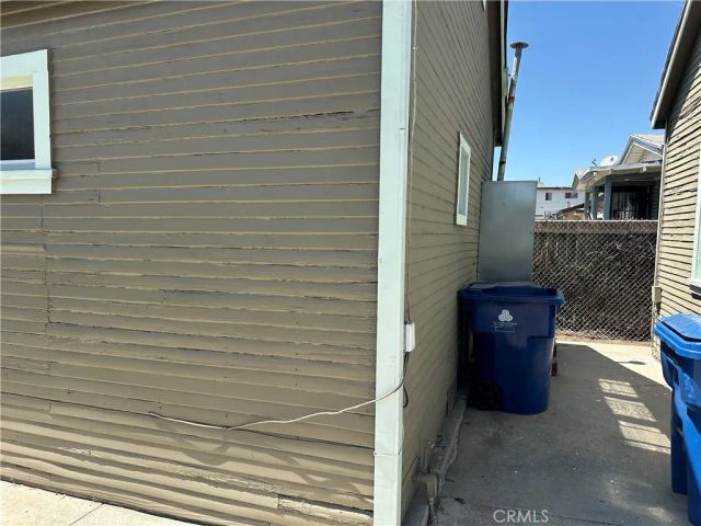 1497 W 27th, Los Angeles, CA 90007